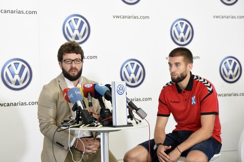 CD Tenerife: presentación de Nikola Sipcic