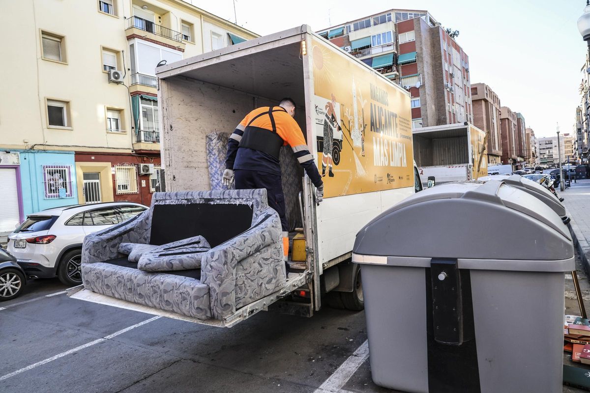 En 2024 el Ayuntamiento y Netial recogieron de la vía pública 23.036 enseres.