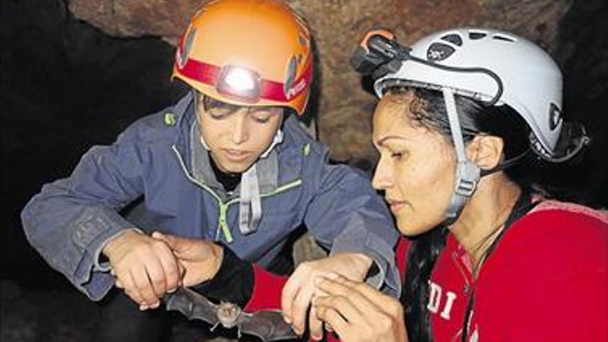 Nace una escuela de espeleología para niños