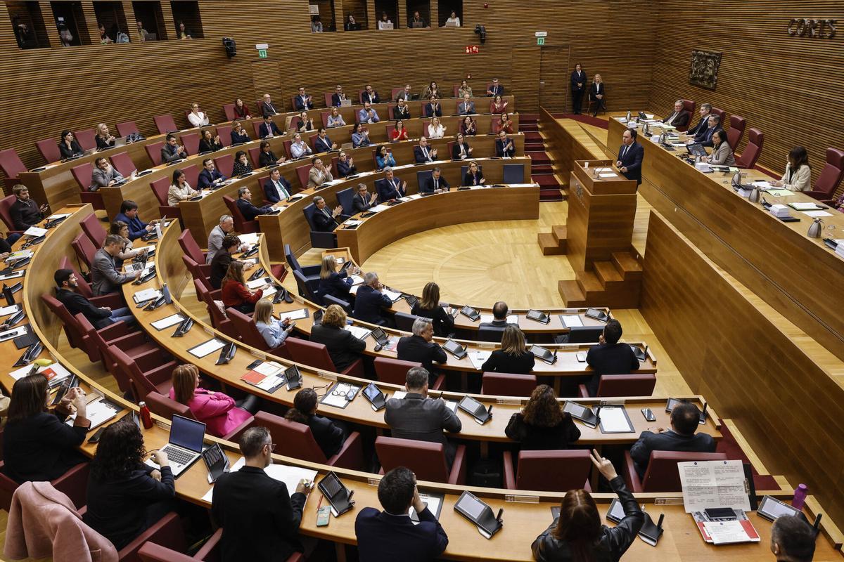 El presidente de la Generalitat valenciana, Juanfran Pérez Llorca, durante una sesión de control, en Les Corts Valencianes, a 26 de marzo de 2026.