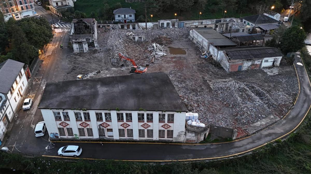 Estado actual del solar donde se ubicará el parking privado.