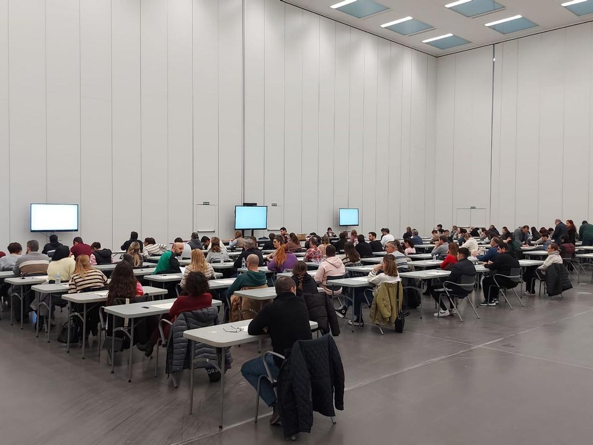 Exámenes para trabajar en la BLET, celebrados en el Centro de Exposiciones, Ferias y Convenciones.