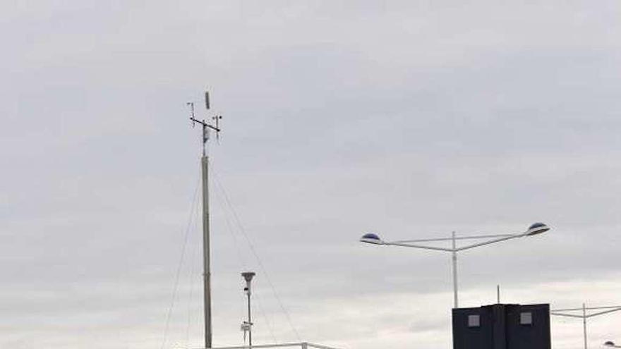 La nueva estación de medición de la calidad del aire en el paseo de la ría, en Conde de Guadalhorce.