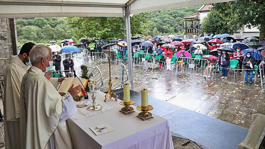 El obispo Quinteiro Fiuza durante la misa.   | // ANXO GUTIÉRREZ