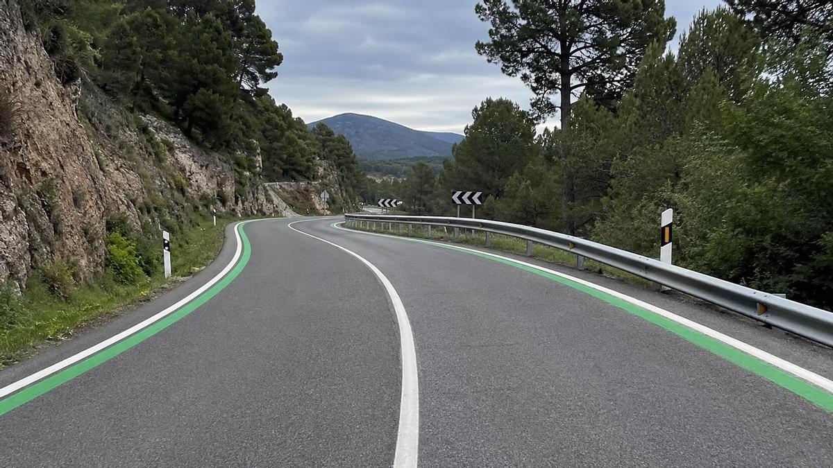 El significado de las líneas verdes que aparecen en algunas carreteras.