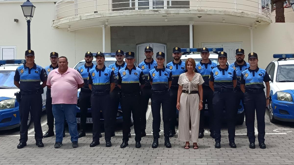 Bienvenida a los nuevos agentes de Policía Local de Mogán por parte de la alcaldesa.