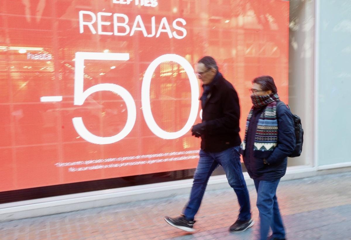 Rebajas en la calle Colón de València este enero