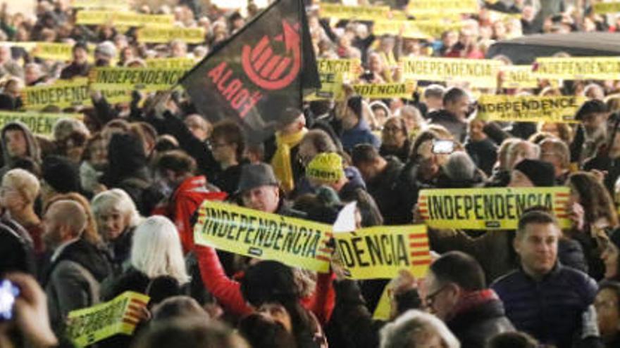 Unes 5.000 persones es manifesten a Girona