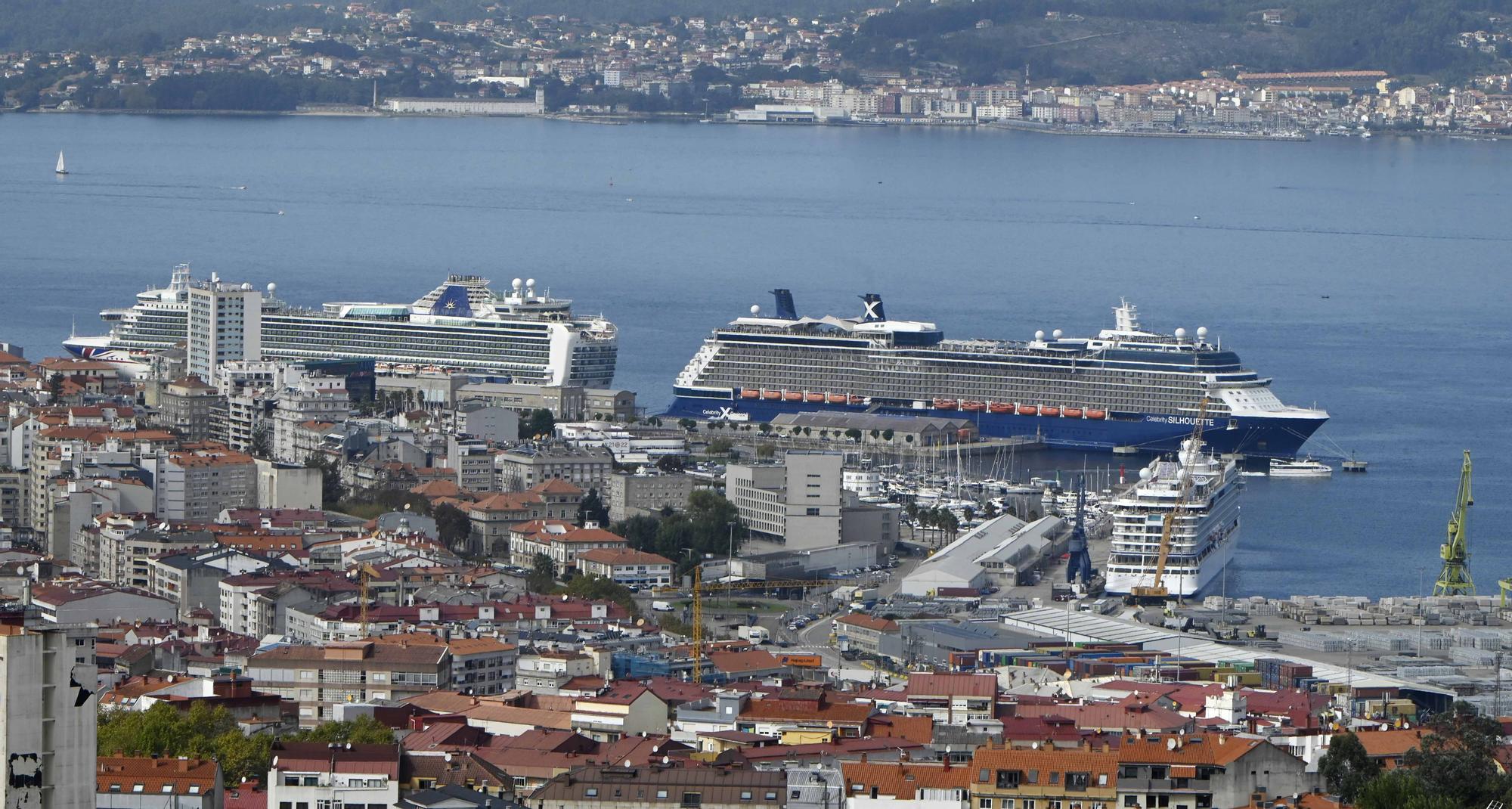 Vigo se llena de turistas con una triple escala de cruceros
