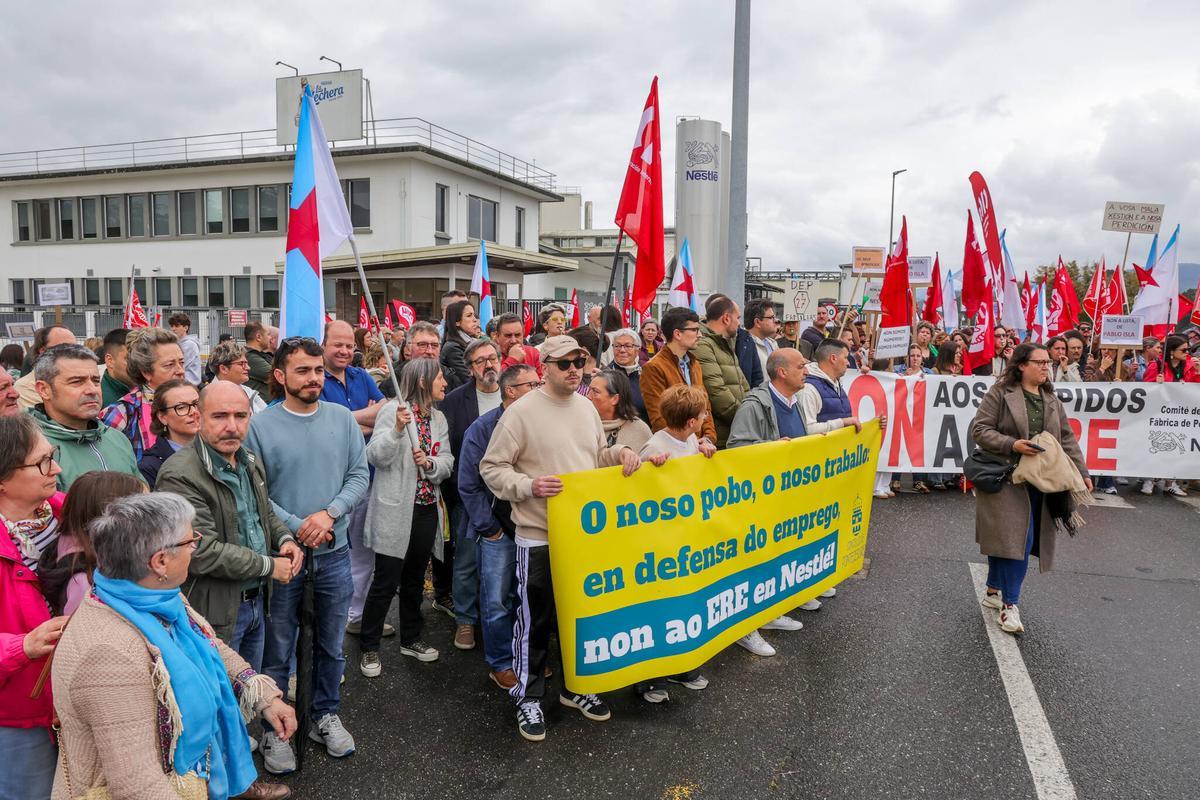 Representantes políticos en la protesta.