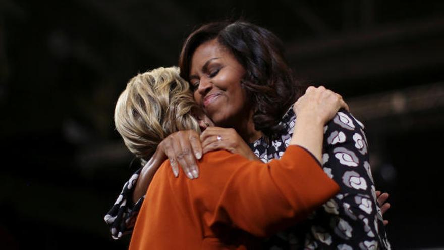 Hillary Clinton recibe el apoyo de Michelle Obama en Carolina del Norte