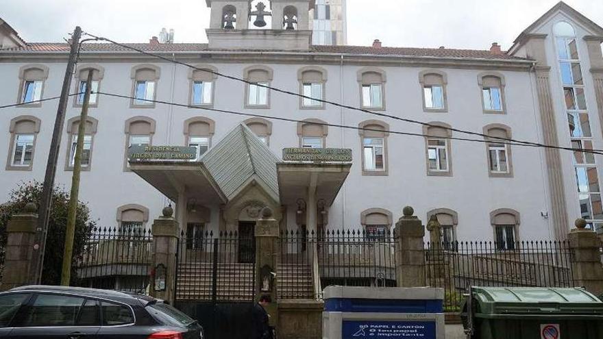 El edificio del asilo en Loureiro Crespo permanece cerrado y vacío desde hace justo un año.