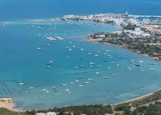 Formentera abre 62 expedientes sancionadores por fondeos irregulares en s’Estany des Peix