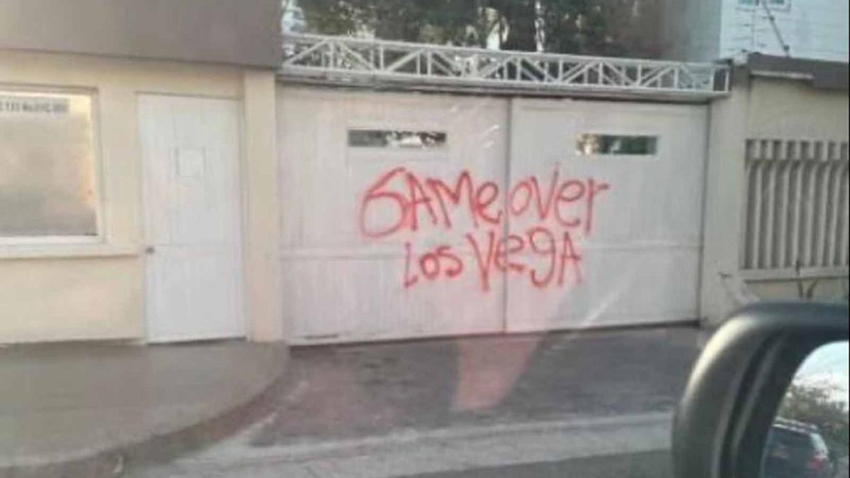 &quot;Game Over&quot;, la pintada  que ha aparecido en la casa de Barranquilla del narco asesinado en el Saler