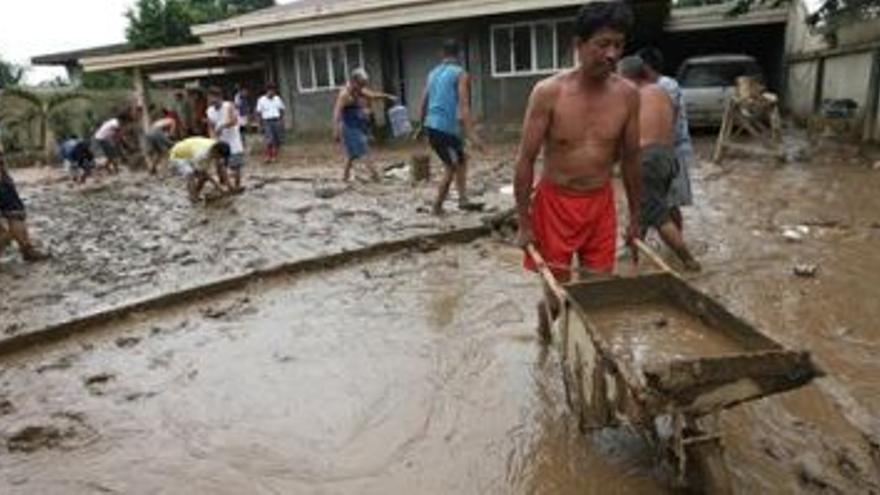 Al menos un centenar de muertos por la tormenta tropical &#039;Ketsana&#039; en Filipinas