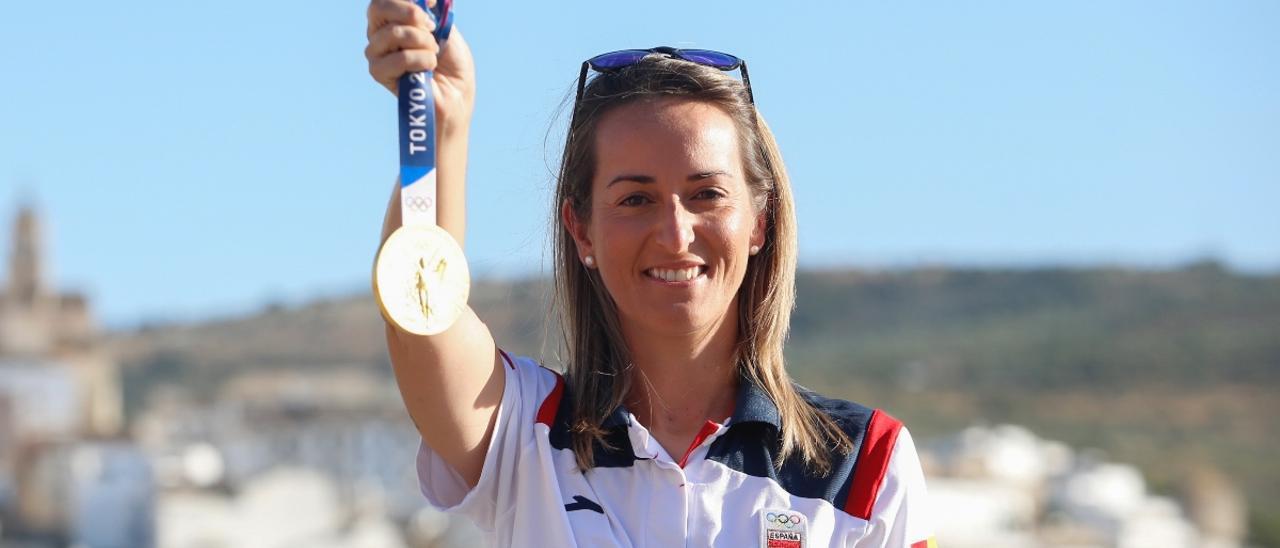 Fátima Gálvez, con la medalla de oro conquistada en los Juegos de Tokio.