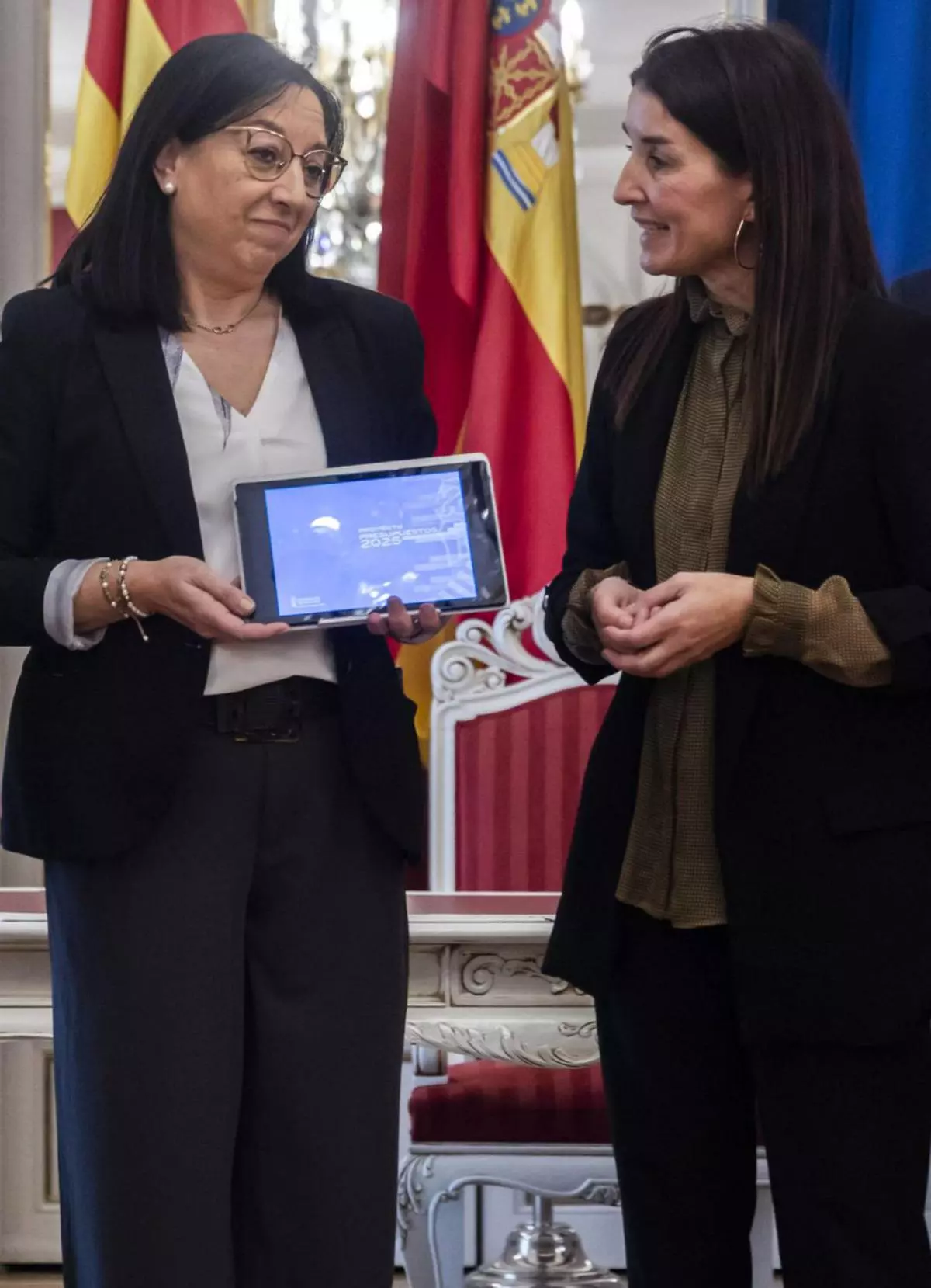 El PP carga contra Sánchez y Vox presume de recortar a la AVL y los sindicatos