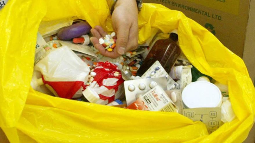 Gran cantidad de medicamentos tirados a la basura