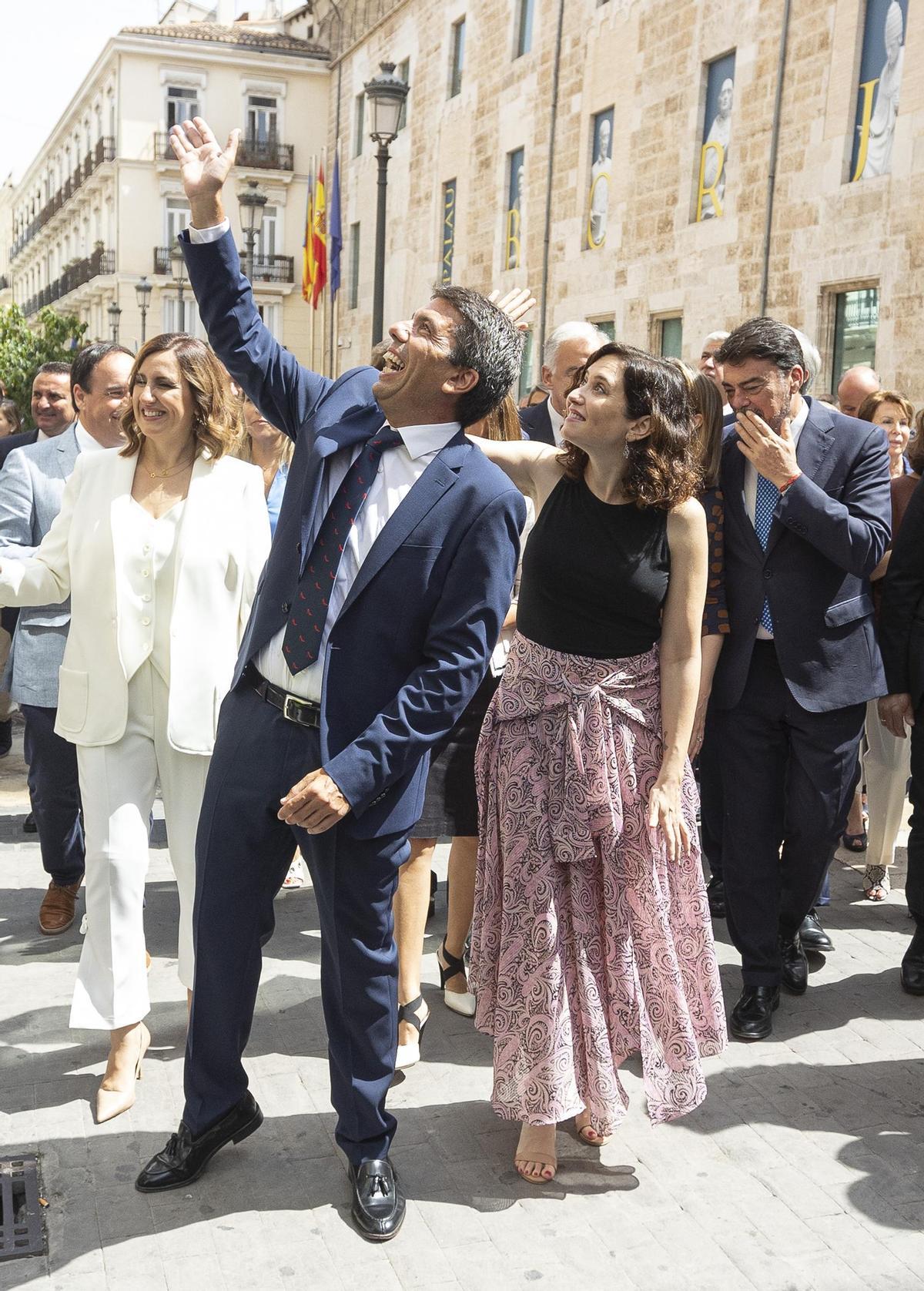 Ayuso acompaña a Mazón en su toma de posesión, en 2023.