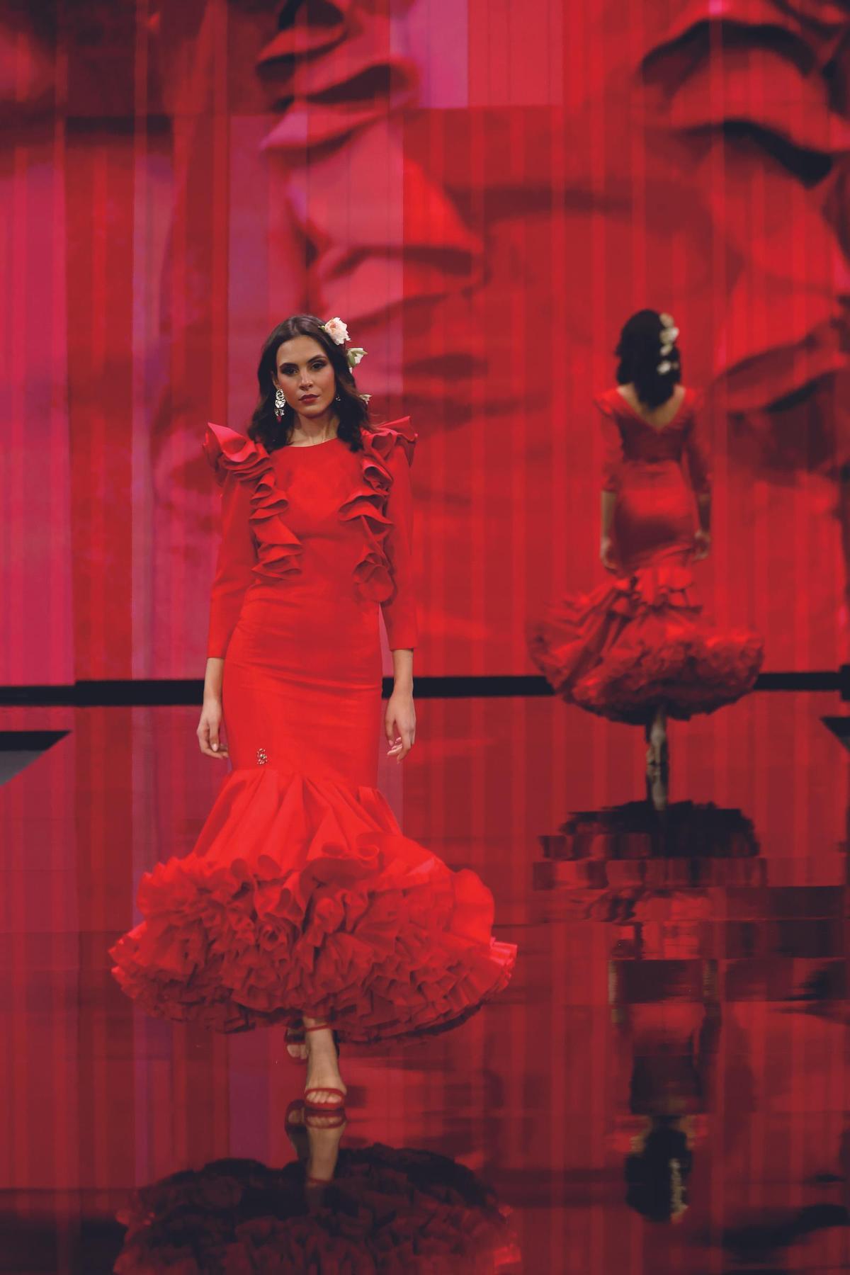 Carmen Benítez sorprende en Simof con su colección 'Mírame'