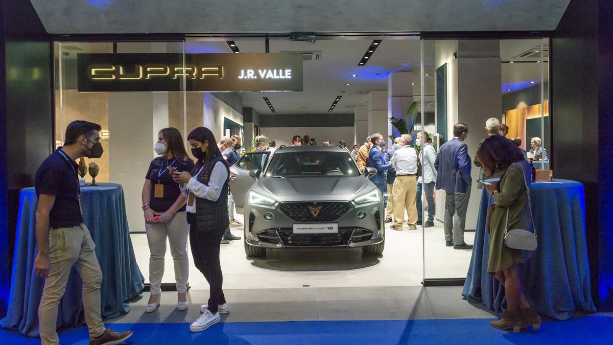 Las instalaciones del Cupra City Garage de J.R. Valle se encuentran en el número 11 de la Avenida del Puerto de València.