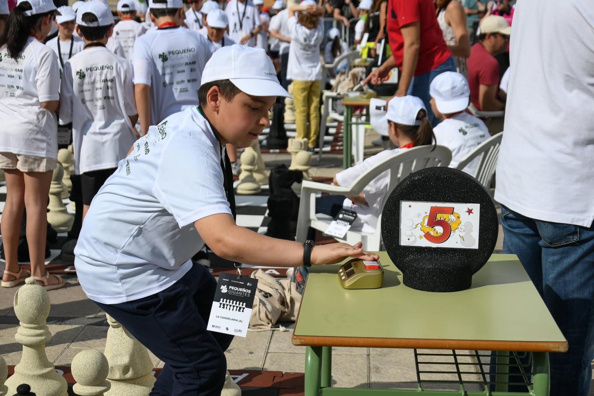 GALERÍA | Decenas de escolares apoyan el Torneo de Ajedrez "Pequeños Gigantes"