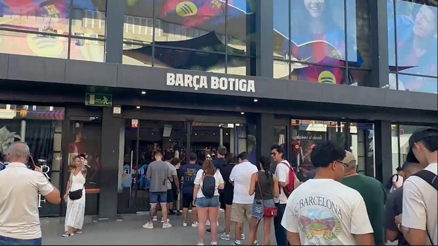 Locura en la store del Barça por la nueva equipación
