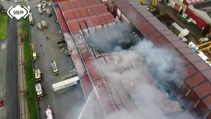 VÍDEO | Las impactantes imágenes aéreas del incendio de Silvota: así han quedado las naves a vista de dron