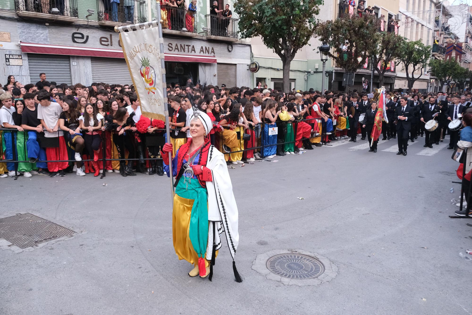 ¡Elda ya está en fiestas! Así ha sido la Entrada de bandas y el pasodoble "Idella"