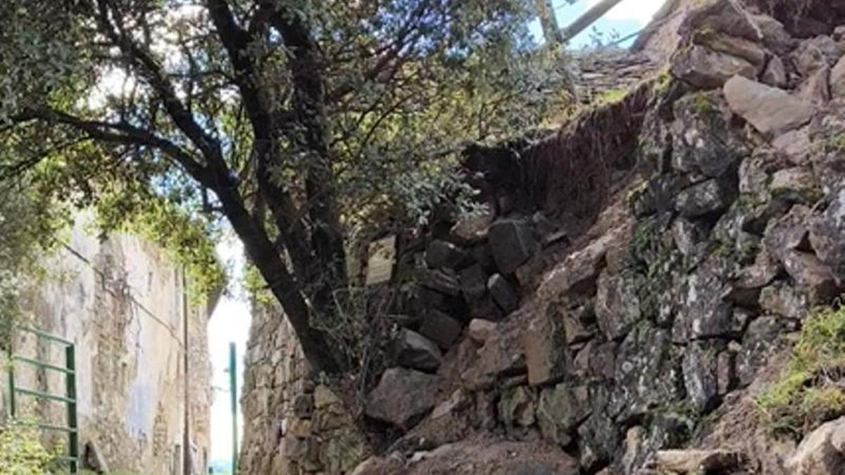 El muro de la Era del Cine no ha soportado la climatología de este invierno.