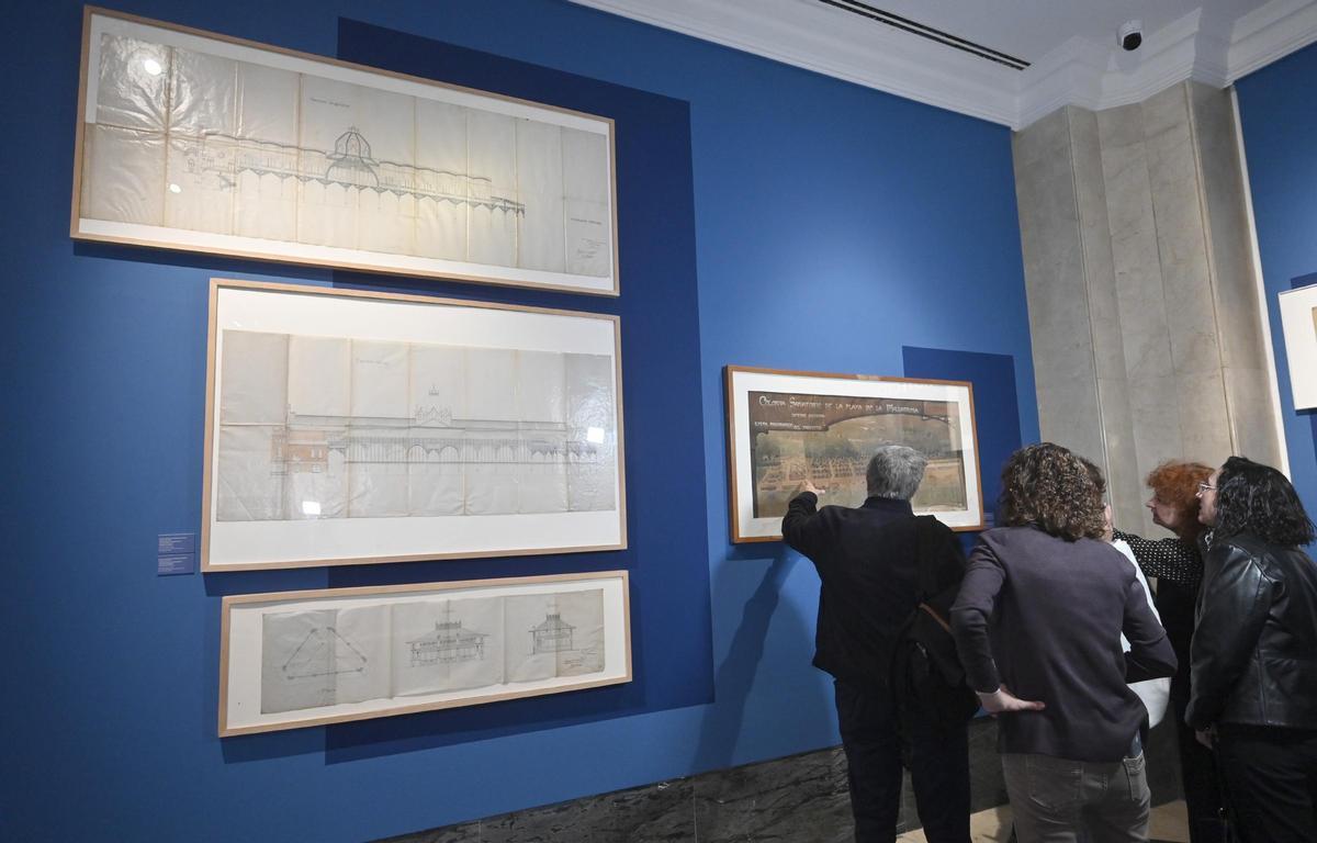 Planos de Mora para el Mercado Central y la Colonia Sanatorio de la Malva-rosa de Mora, que no vieron la luz, en la muestra de la Sala de Exposiciones de València
