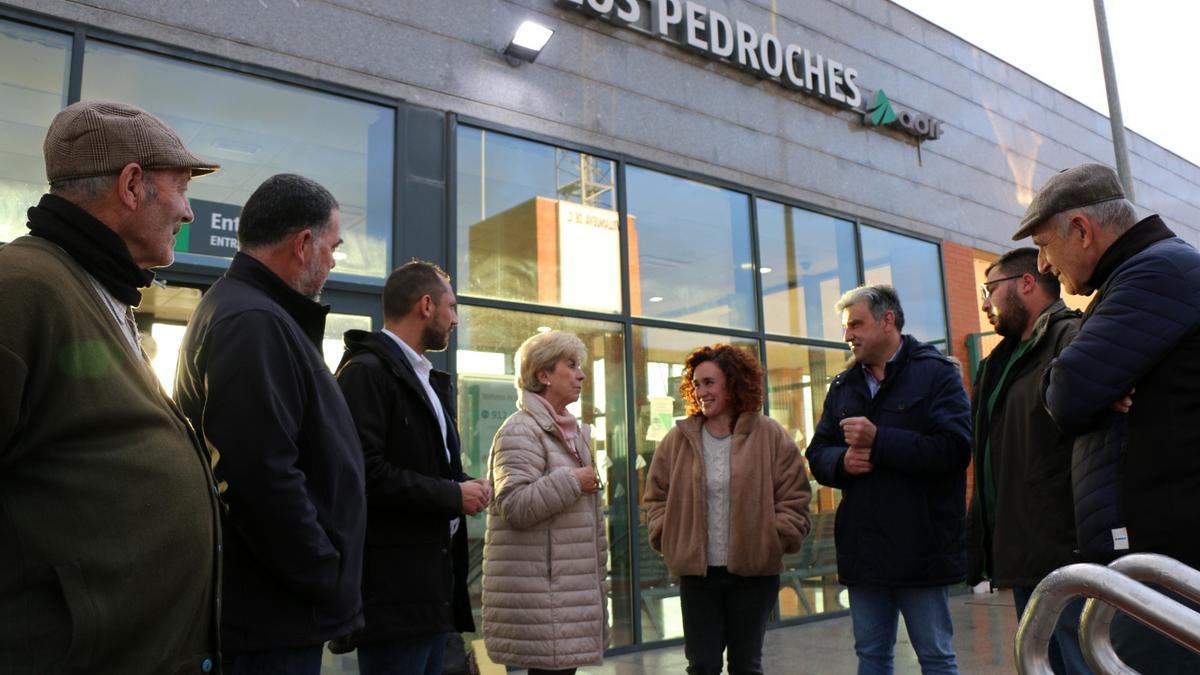 Los representantes de Unidas Podemos y la Plataforma &#039;Que pare en tren en Los Pedroches&#039;.