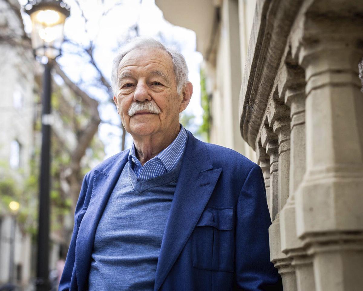 Eduardo Mendoza, escriptor: "Sembla que sant Jordi sigui el patró dels llibres, però és un intrús"
