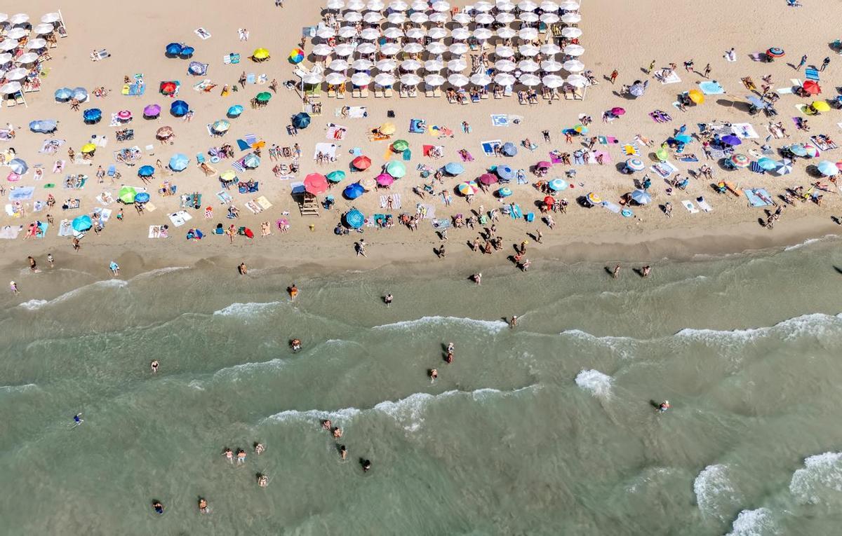 La playa del Postiguet de Alicante este mes de mayo