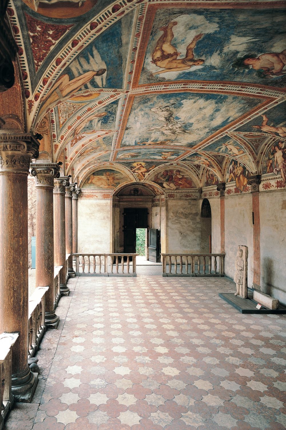 Interior de la logia del Magno Palazzo del Castillo de Buonconsiglio.