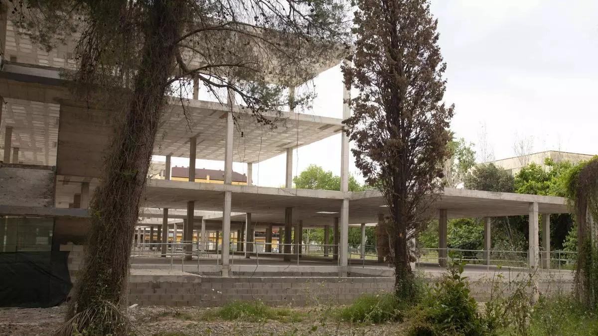 Estado de la construcción del nuevo edificio del IES Jaume I, después del abandono de la constructora Vialterra.