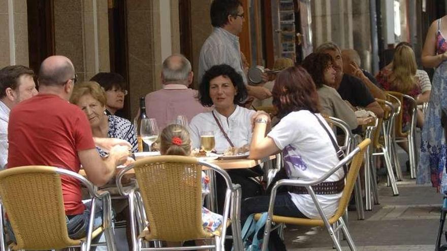 Una terraza de la calle Franja.