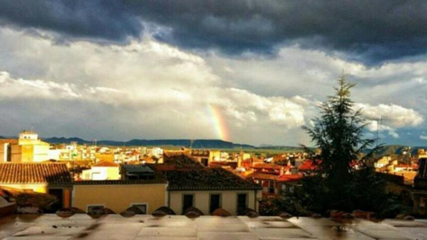 Preciosa foto de los dos arcos iris tomada este domingo por la tarde en Hellín.