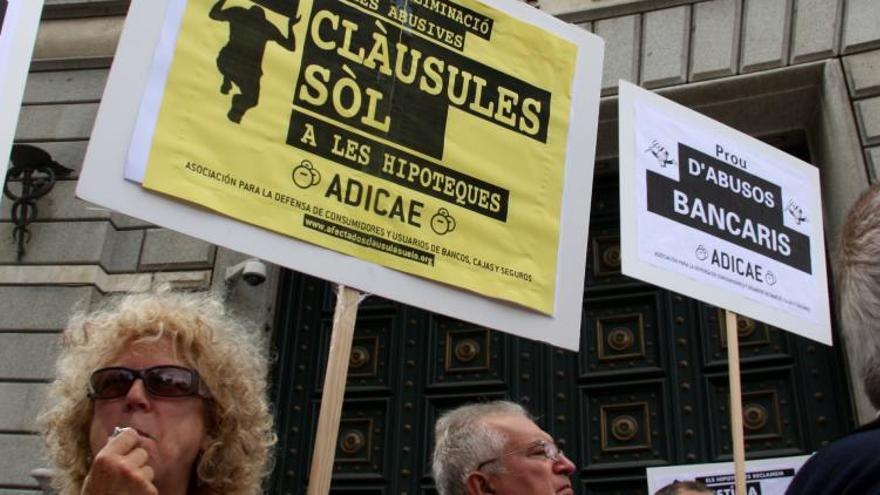 Acció de protesta d&#039;afectats davant del Banc d&#039;Espanya