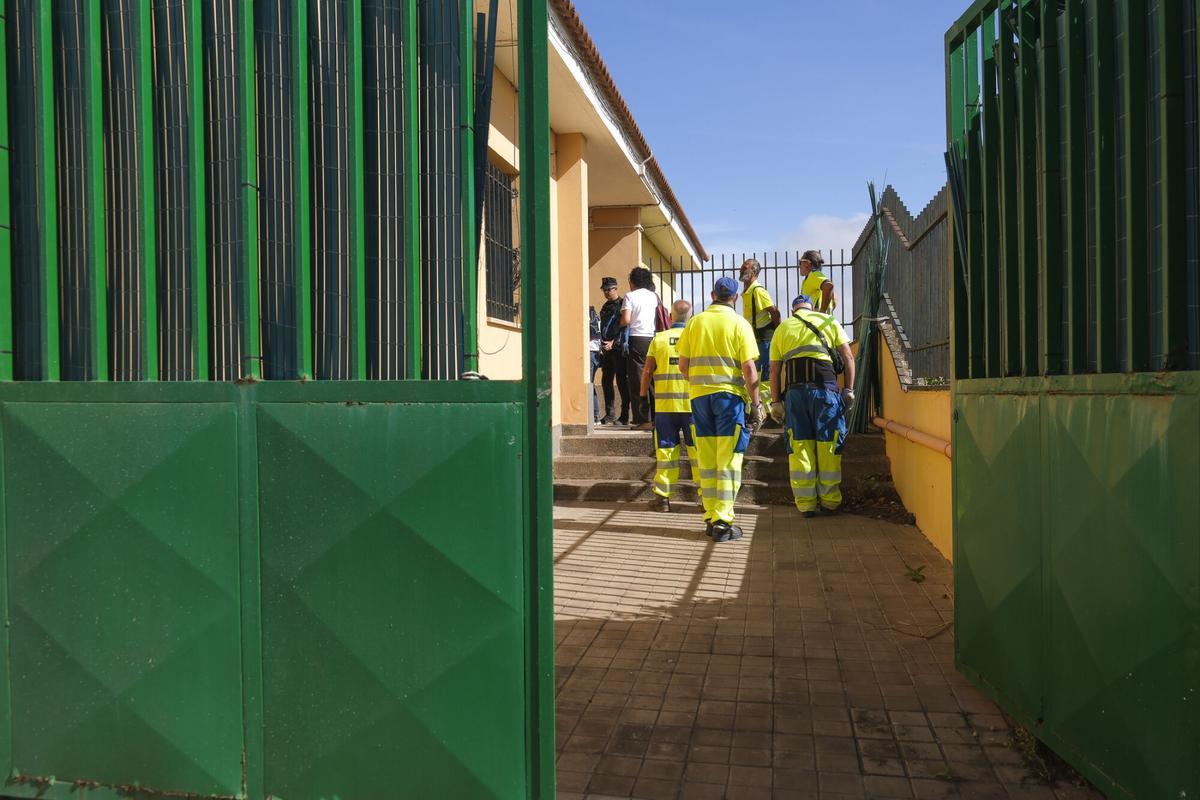 Desalojo del colegio de El Fondillo, en Las Palmas de Gran Canaria