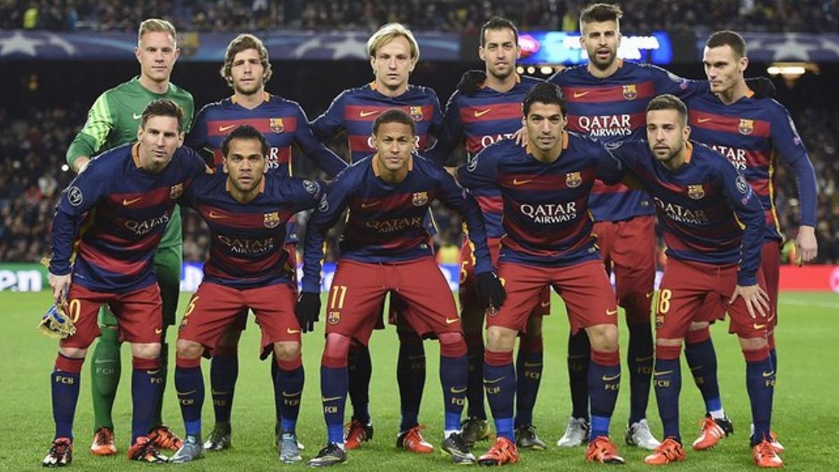 Los jugadores del Barcelona antes del partido ante el Roma en la Champions.