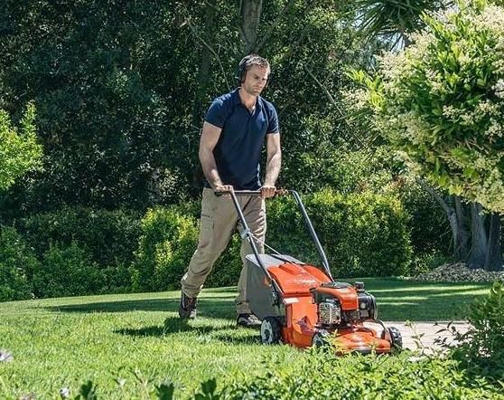 Maquinaria para jardines y fincas.