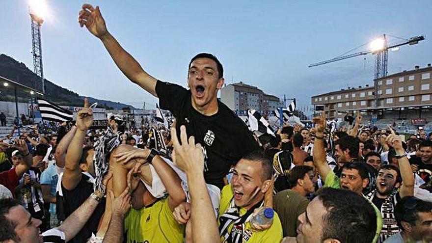 Juan Pablo, en la celebración del ascenso en Alcoy.