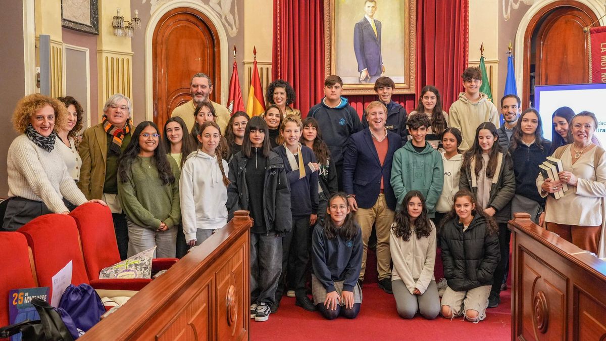 El ayuntamiento celebra la entrega de premios del XVII Certamen de Redacción, Cartelería y VI Cortos contra la Violencia de Género.