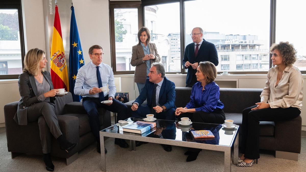 Reunión de Feijóo, este martes, en su despacho tras la reestructuración en el partido, el Congreso y el Senado.