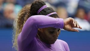 zentauroepp49759886 serena williams  of the united states  wipes sweat from her 190908185742