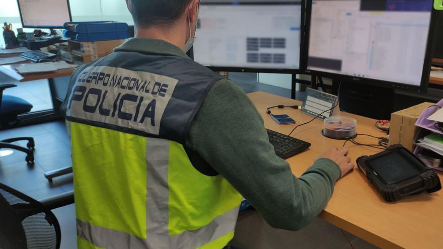 Arrestado un menor en Alcoy por extorsionar a jóvenes desde perfiles falsos