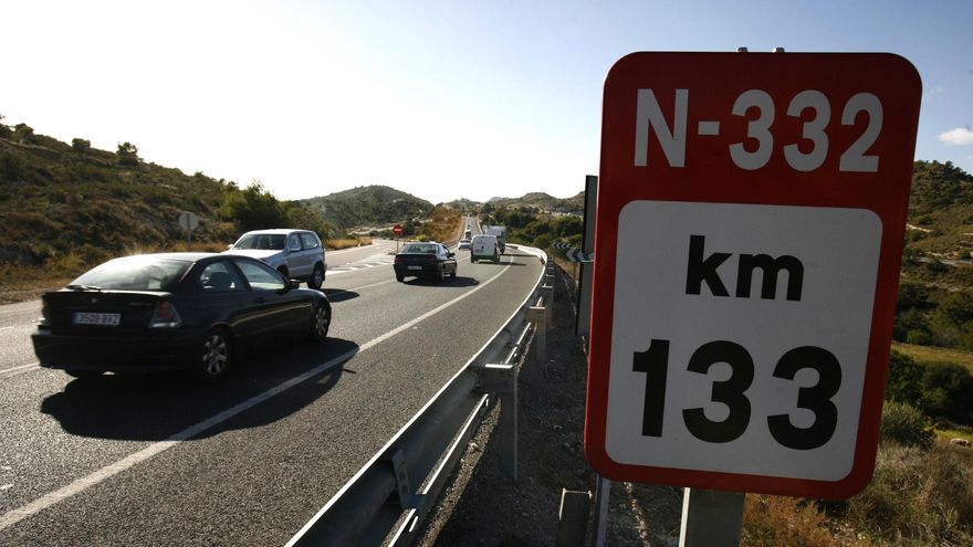 Tres heridos en un accidente entre dos coches en la N-332 en El Campello
