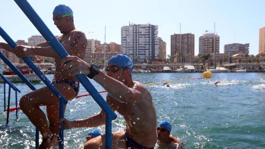 Más de 500 participantes nadarán en la Travesía del Puerto.