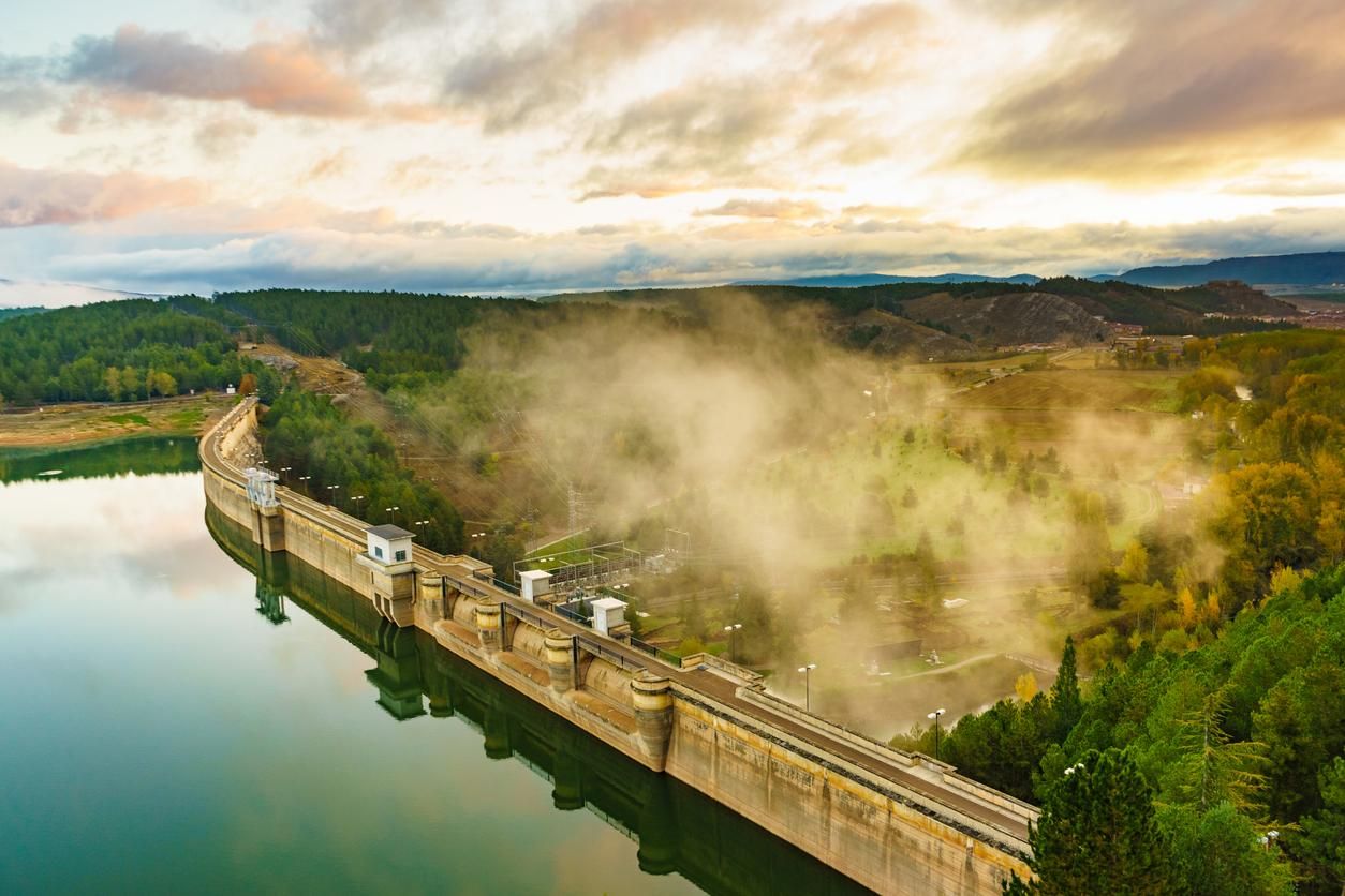 El embalse de Aguilar se encuentra a poca distancia del centro del pueblo.